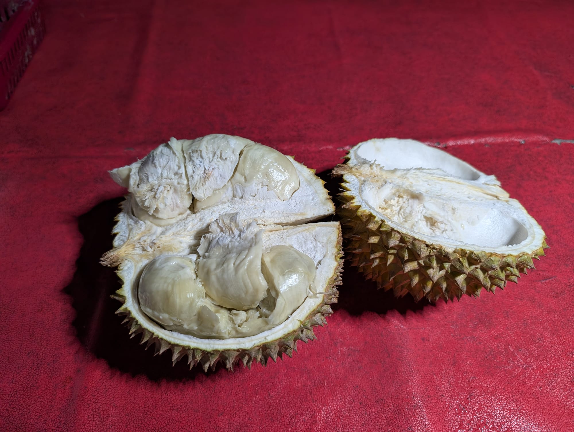 サラワクキング ドリアンを食す@コタキナバル